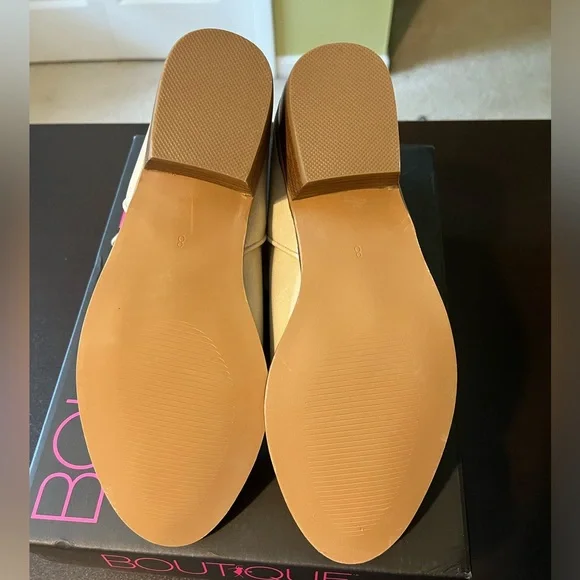 Corkys, New in Box, ivory bootie with zipper closure. Size 8 - Picture 5 of 5